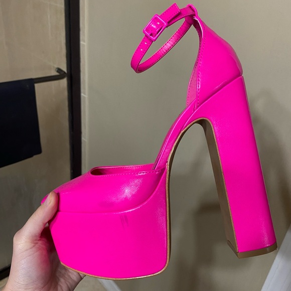 Heels - Picture 5 of 5